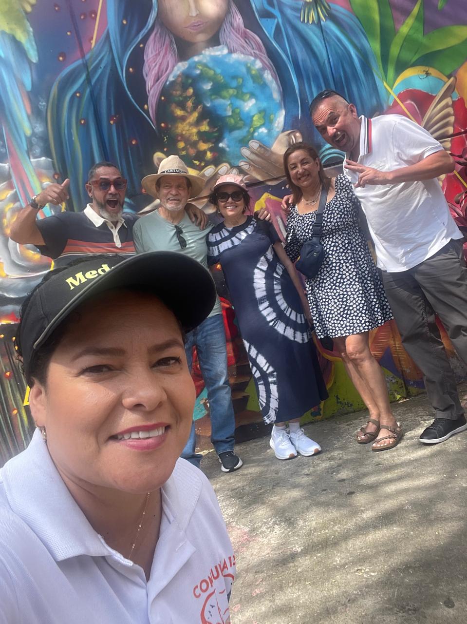 Selfie of a Funsatours guide with her tour group